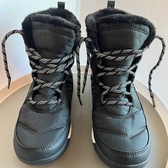 Sorel Whitney II Black Short Boots With Fur Lining - Picture 6 of 8